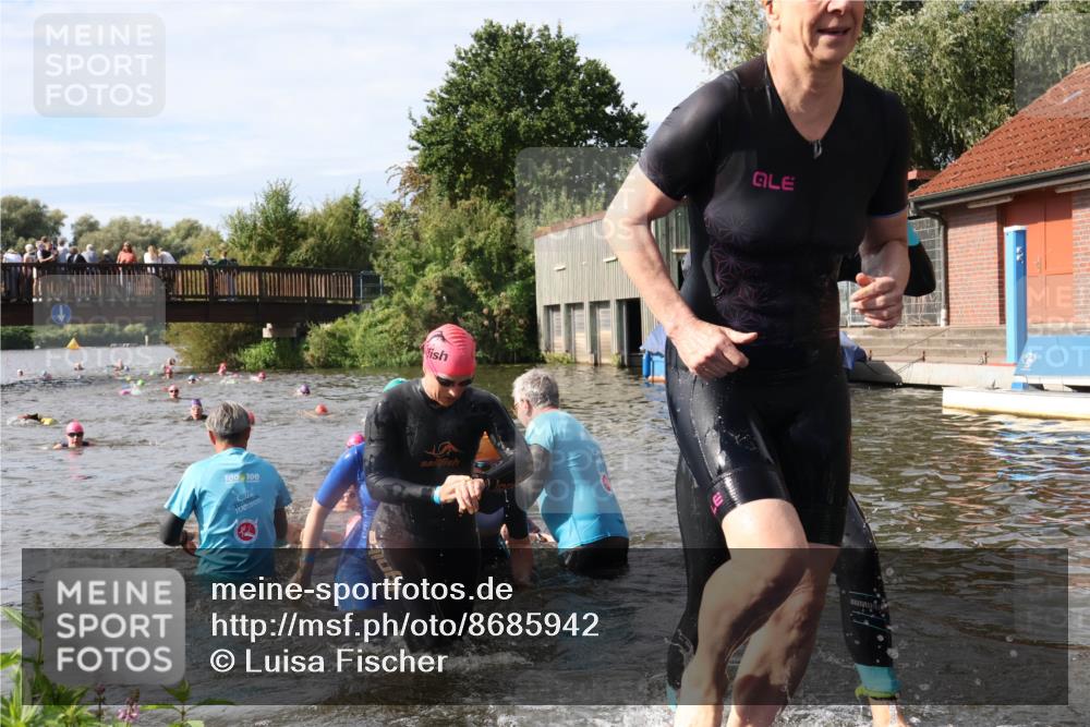 31.08.2025 - Elbe Triathlon Hamburg Luisa Fischer http://msf.ph/oto/8685942 31.08.2025 10:42:07 Schwimmen 1357, 1365, 1382, 1395, 1407, 1410, 1411, 1413, 1416, 1425, 1428, 1433, 1450, 1498 meine-sportfotos.de