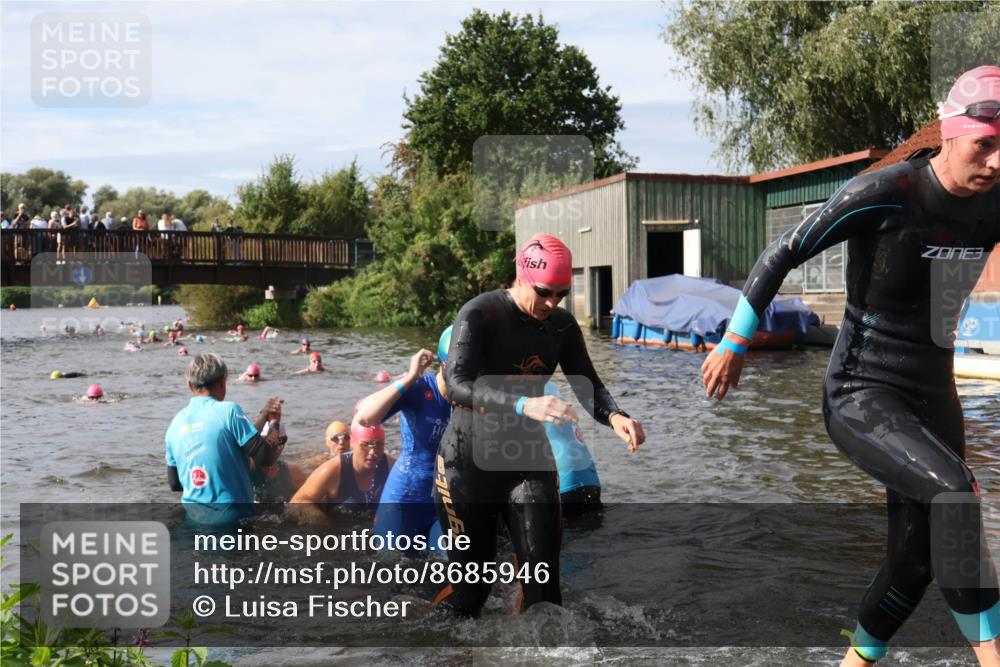 31.08.2025 - Elbe Triathlon Hamburg Luisa Fischer http://msf.ph/oto/8685946 31.08.2025 10:42:08 Schwimmen 1357, 1382, 1395, 1407, 1410, 1411, 1413, 1416, 1425, 1428, 1433, 1450, 1498 meine-sportfotos.de