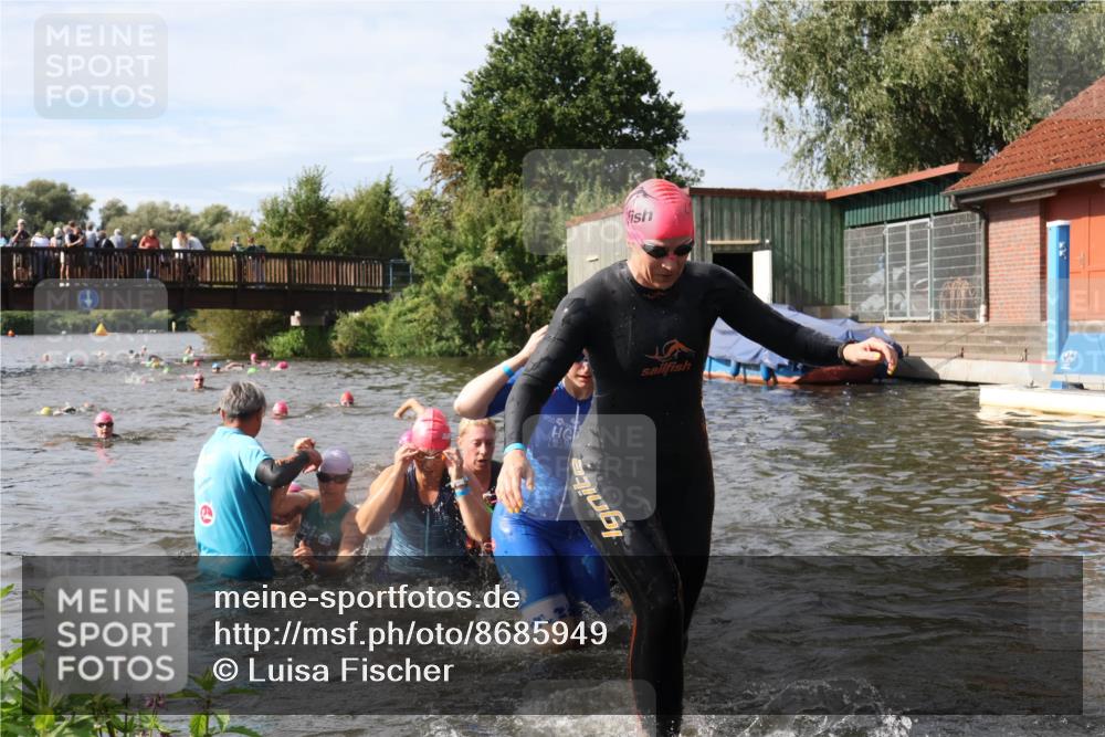 31.08.2025 - Elbe Triathlon Hamburg Luisa Fischer http://msf.ph/oto/8685949 31.08.2025 10:42:08 Schwimmen 1357, 1382, 1395, 1407, 1410, 1411, 1413, 1416, 1425, 1428, 1433, 1450, 1498 meine-sportfotos.de