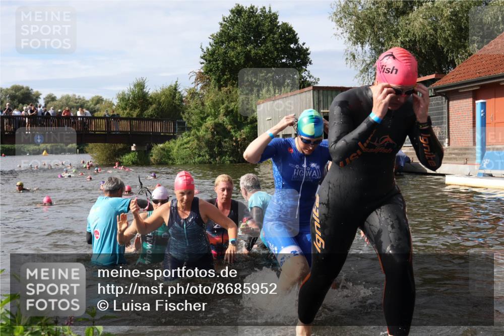 31.08.2025 - Elbe Triathlon Hamburg Luisa Fischer http://msf.ph/oto/8685952 31.08.2025 10:42:09 Schwimmen 1357, 1382, 1395, 1407, 1410, 1411, 1413, 1416, 1425, 1428, 1433, 1450, 1498 meine-sportfotos.de