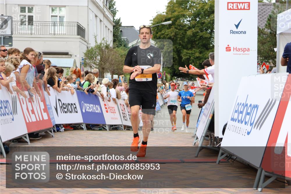 31.08.2025 - 21. Blankeneser Heldenlauf Strokosch-Dieckow http://msf.ph/oto/8685953 31.08.2025 12:00:32 Ziel 5784, 4144, 4394, 4395 meine-sportfotos.de