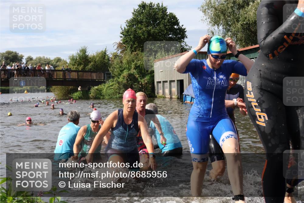31.08.2025 - Elbe Triathlon Hamburg Luisa Fischer http://msf.ph/oto/8685956 31.08.2025 10:42:10 Schwimmen 1357, 1382, 1395, 1407, 1410, 1411, 1413, 1416, 1425, 1428, 1433, 1436, 1450, 1498 meine-sportfotos.de
