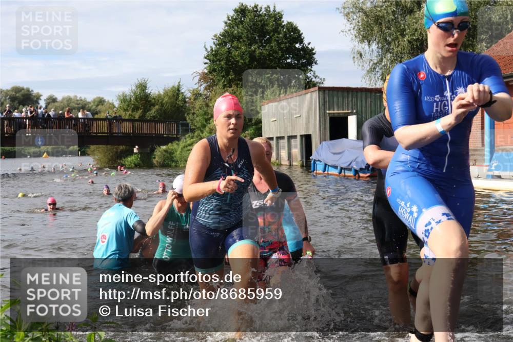 31.08.2025 - Elbe Triathlon Hamburg Luisa Fischer http://msf.ph/oto/8685959 31.08.2025 10:42:10 Schwimmen 1357, 1382, 1395, 1407, 1410, 1411, 1413, 1416, 1425, 1428, 1433, 1436, 1450, 1498 meine-sportfotos.de