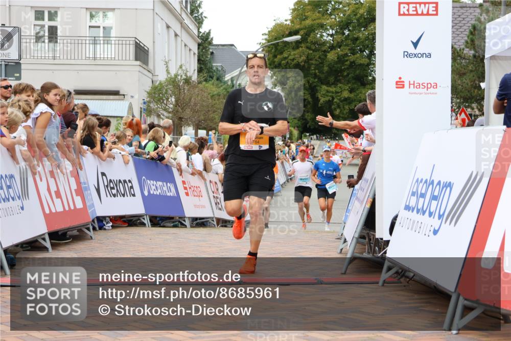 31.08.2025 - 21. Blankeneser Heldenlauf Strokosch-Dieckow http://msf.ph/oto/8685961 31.08.2025 12:00:32 Ziel 5784, 4144, 4394, 4395 meine-sportfotos.de