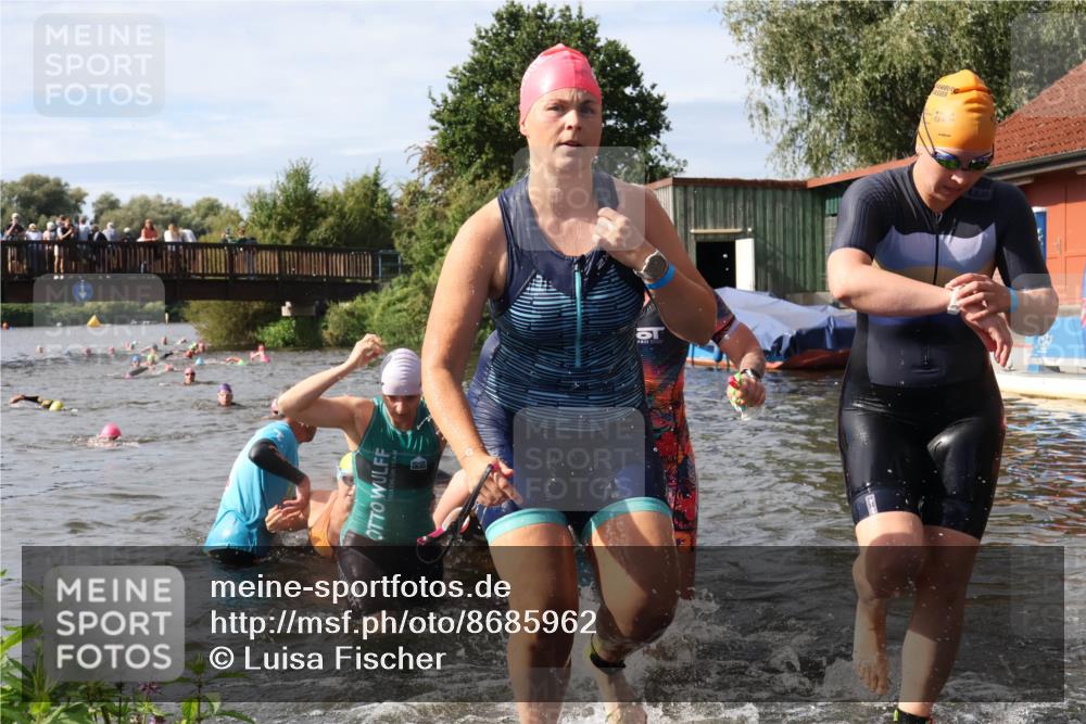 31.08.2025 - Elbe Triathlon Hamburg Luisa Fischer http://msf.ph/oto/8685962 31.08.2025 10:42:11 Schwimmen 1357, 1395, 1407, 1410, 1411, 1413, 1416, 1425, 1433, 1436, 1450, 1498 meine-sportfotos.de