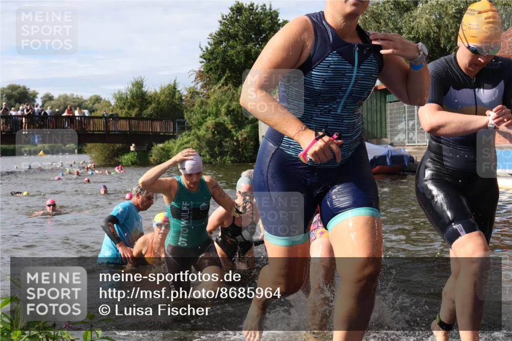 31.08.2025 - Elbe Triathlon Hamburg Luisa Fischer http://msf.ph/oto/8685964 31.08.2025 10:42:11 Schwimmen 1357, 1395, 1407, 1410, 1411, 1413, 1416, 1425, 1433, 1436, 1450, 1498 meine-sportfotos.de