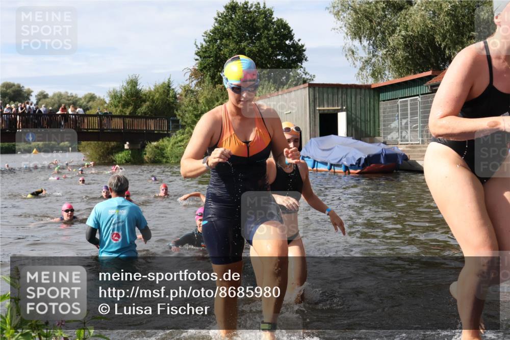 31.08.2025 - Elbe Triathlon Hamburg Luisa Fischer http://msf.ph/oto/8685980 31.08.2025 10:42:15 Schwimmen 1357, 1395, 1407, 1410, 1411, 1416, 1422, 1425, 1433, 1436 meine-sportfotos.de