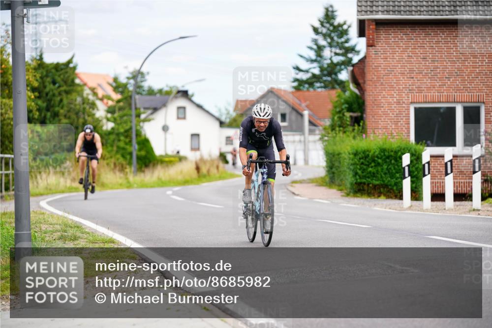 31.08.2025 - Elbe Triathlon Hamburg Michael Burmester http://msf.ph/oto/8685982 31.08.2025 14:15:08 Radfahren  meine-sportfotos.de