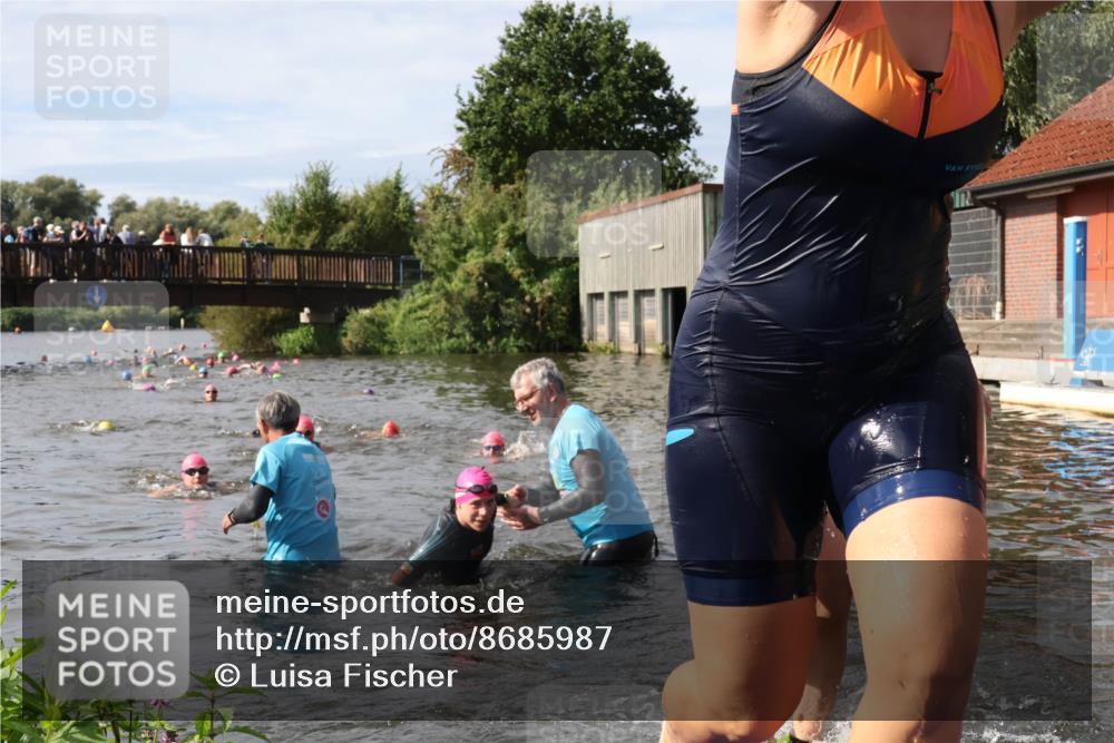 31.08.2025 - Elbe Triathlon Hamburg Luisa Fischer http://msf.ph/oto/8685987 31.08.2025 10:42:16 Schwimmen 1357, 1407, 1410, 1411, 1416, 1422, 1425, 1433, 1436 meine-sportfotos.de