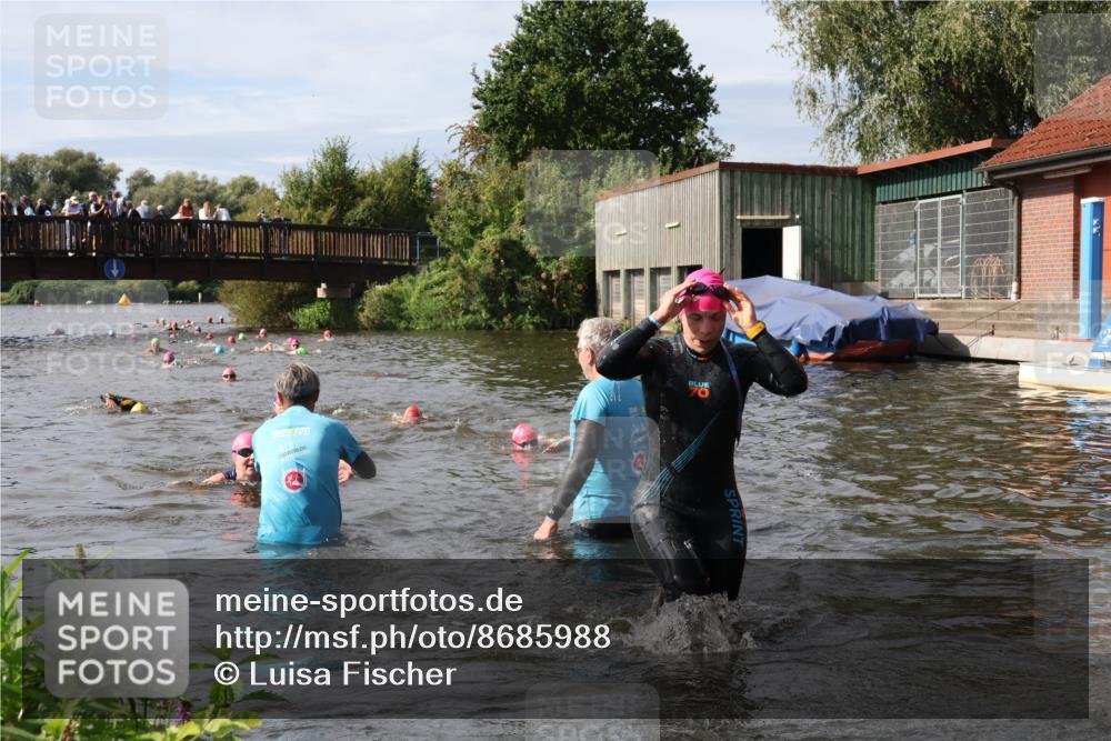 31.08.2025 - Elbe Triathlon Hamburg Luisa Fischer http://msf.ph/oto/8685988 31.08.2025 10:42:18 Schwimmen 1357, 1407, 1410, 1422, 1433, 1436 meine-sportfotos.de