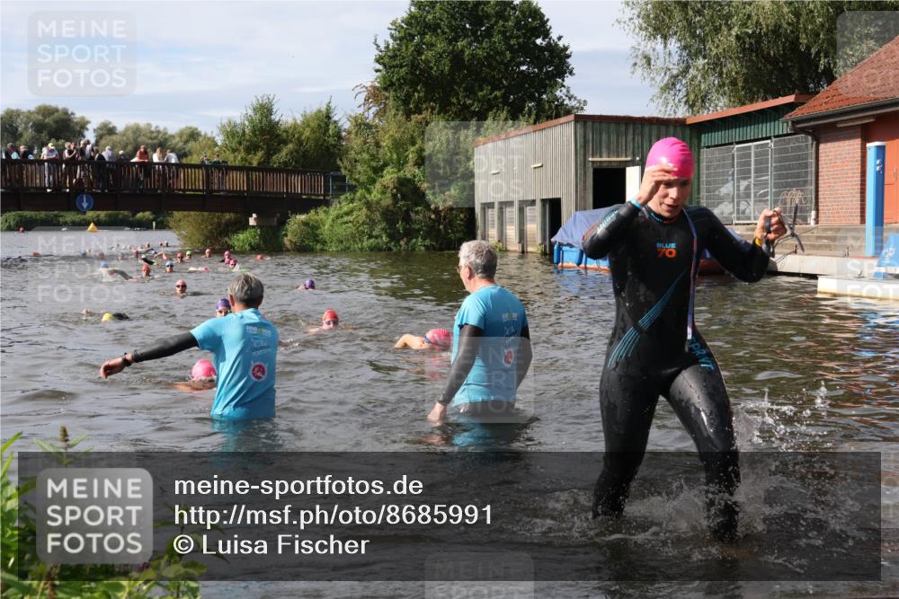 31.08.2025 - Elbe Triathlon Hamburg Luisa Fischer http://msf.ph/oto/8685991 31.08.2025 10:42:19 Schwimmen 1357, 1400, 1407, 1410, 1422, 1436 meine-sportfotos.de