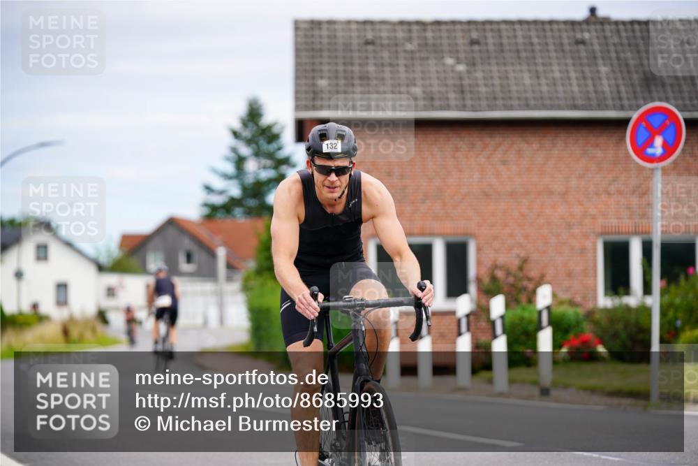 31.08.2025 - Elbe Triathlon Hamburg Michael Burmester http://msf.ph/oto/8685993 31.08.2025 14:15:12 Radfahren  meine-sportfotos.de