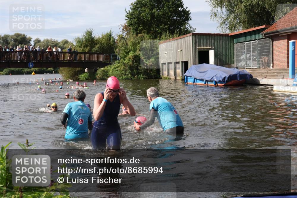 31.08.2025 - Elbe Triathlon Hamburg Luisa Fischer http://msf.ph/oto/8685994 31.08.2025 10:42:23 Schwimmen 1398, 1400, 1422, 1436, 1458 meine-sportfotos.de