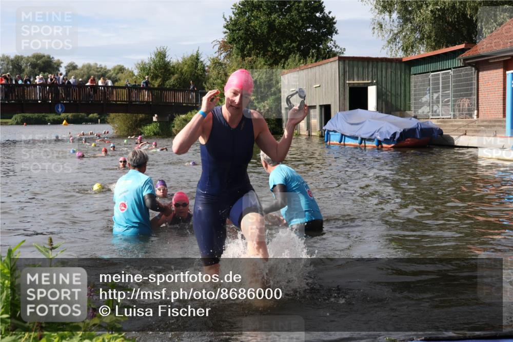 31.08.2025 - Elbe Triathlon Hamburg Luisa Fischer http://msf.ph/oto/8686000 31.08.2025 10:42:24 Schwimmen 1398, 1400, 1422, 1436, 1458 meine-sportfotos.de