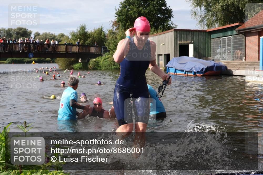 31.08.2025 - Elbe Triathlon Hamburg Luisa Fischer http://msf.ph/oto/8686001 31.08.2025 10:42:24 Schwimmen 1398, 1400, 1422, 1436, 1458 meine-sportfotos.de
