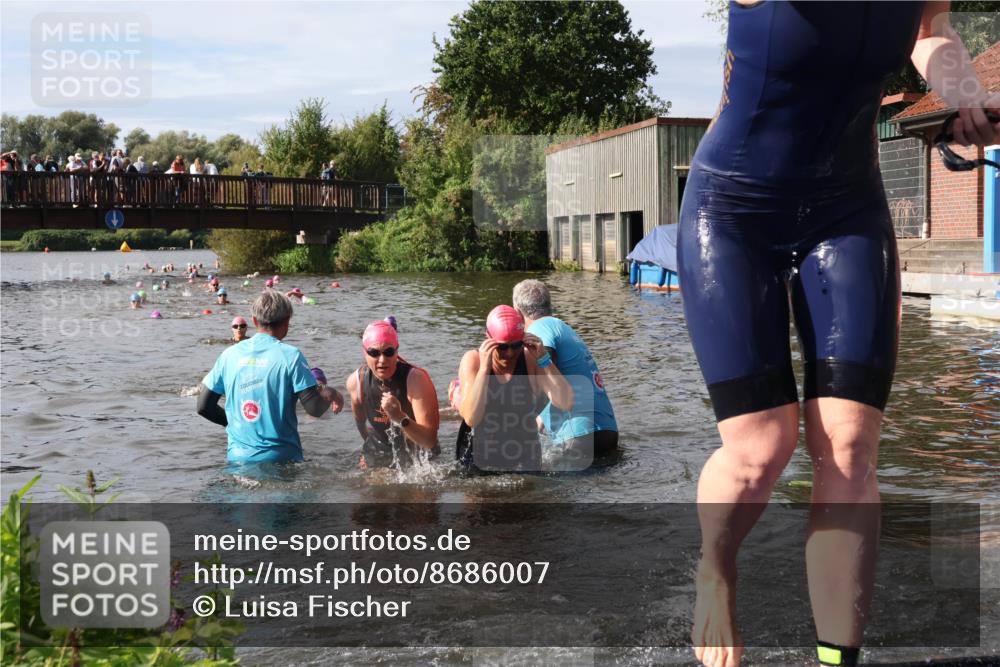 31.08.2025 - Elbe Triathlon Hamburg Luisa Fischer http://msf.ph/oto/8686007 31.08.2025 10:42:25 Schwimmen 1398, 1400, 1422, 1458 meine-sportfotos.de