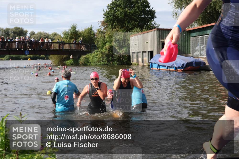 31.08.2025 - Elbe Triathlon Hamburg Luisa Fischer http://msf.ph/oto/8686008 31.08.2025 10:42:26 Schwimmen 1398, 1400, 1422, 1458 meine-sportfotos.de
