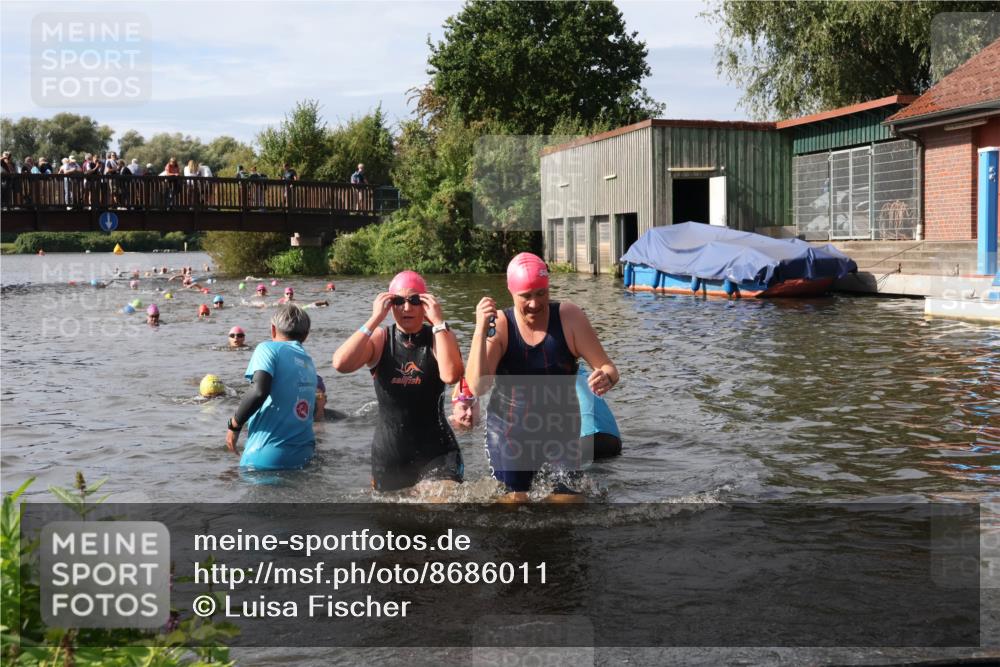 31.08.2025 - Elbe Triathlon Hamburg Luisa Fischer http://msf.ph/oto/8686011 31.08.2025 10:42:26 Schwimmen 1398, 1400, 1422, 1458 meine-sportfotos.de