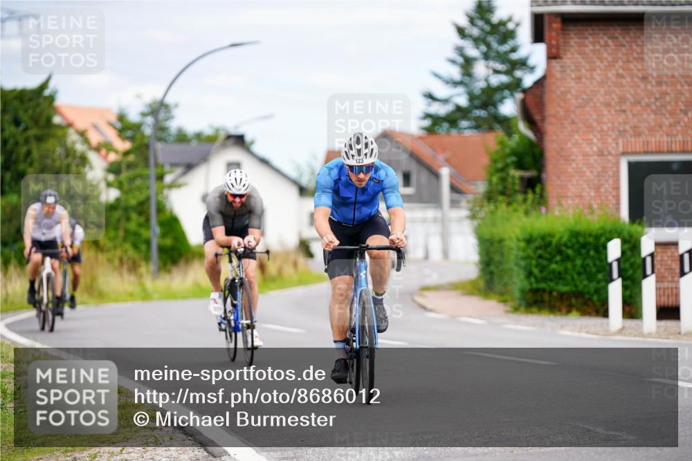 31.08.2025 - Elbe Triathlon Hamburg Michael Burmester http://msf.ph/oto/8686012 31.08.2025 14:15:25 Radfahren 135, 136, 147 meine-sportfotos.de