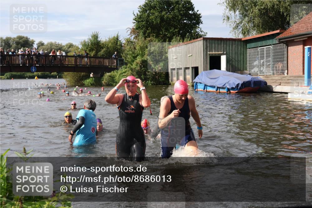 31.08.2025 - Elbe Triathlon Hamburg Luisa Fischer http://msf.ph/oto/8686013 31.08.2025 10:42:27 Schwimmen 1398, 1399, 1400, 1422, 1458 meine-sportfotos.de