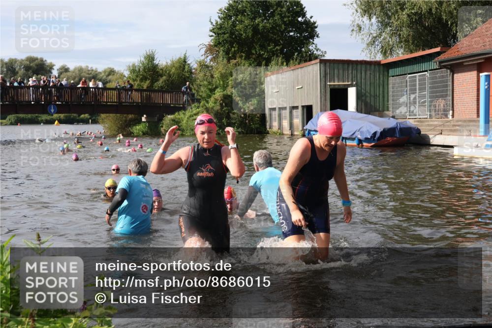 31.08.2025 - Elbe Triathlon Hamburg Luisa Fischer http://msf.ph/oto/8686015 31.08.2025 10:42:27 Schwimmen 1398, 1399, 1400, 1422, 1458 meine-sportfotos.de