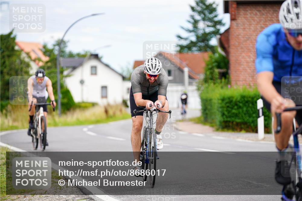 31.08.2025 - Elbe Triathlon Hamburg Michael Burmester http://msf.ph/oto/8686017 31.08.2025 14:15:26 Radfahren 135, 136, 147 meine-sportfotos.de