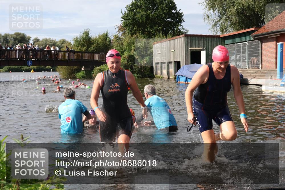 31.08.2025 - Elbe Triathlon Hamburg Luisa Fischer http://msf.ph/oto/8686018 31.08.2025 10:42:28 Schwimmen 1398, 1399, 1400, 1422, 1458 meine-sportfotos.de