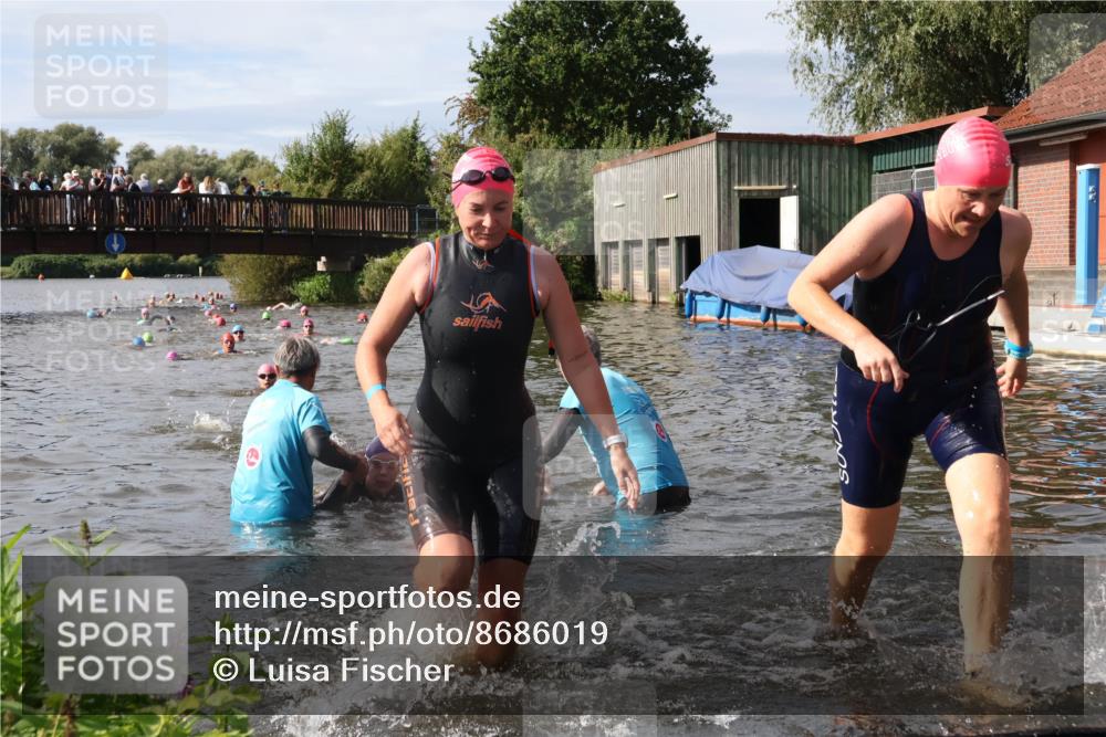 31.08.2025 - Elbe Triathlon Hamburg Luisa Fischer http://msf.ph/oto/8686019 31.08.2025 10:42:28 Schwimmen 1398, 1399, 1400, 1422, 1458 meine-sportfotos.de
