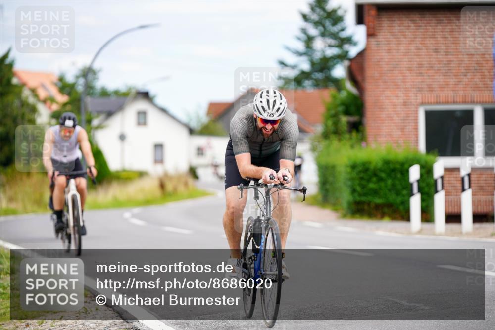 31.08.2025 - Elbe Triathlon Hamburg Michael Burmester http://msf.ph/oto/8686020 31.08.2025 14:15:27 Radfahren 135, 136, 147 meine-sportfotos.de