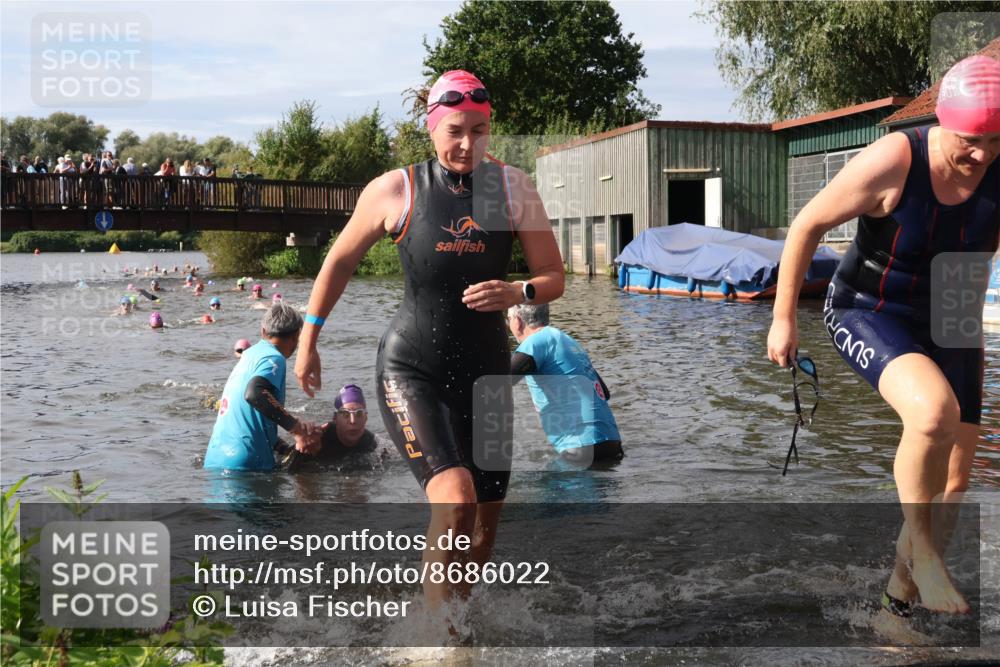 31.08.2025 - Elbe Triathlon Hamburg Luisa Fischer http://msf.ph/oto/8686022 31.08.2025 10:42:28 Schwimmen 1398, 1399, 1400, 1422, 1458 meine-sportfotos.de