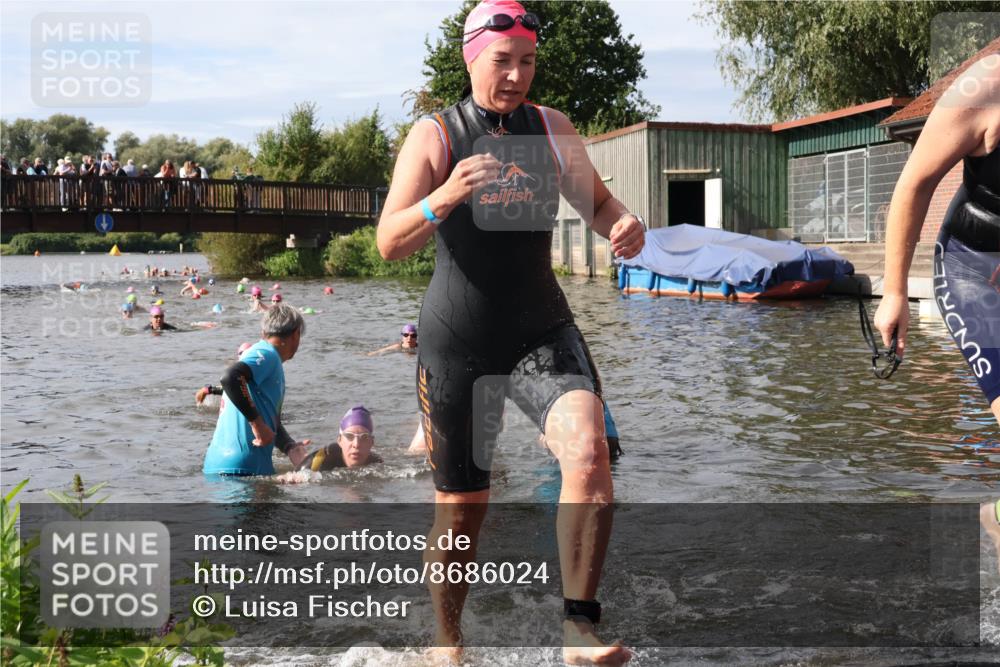31.08.2025 - Elbe Triathlon Hamburg Luisa Fischer http://msf.ph/oto/8686024 31.08.2025 10:42:29 Schwimmen 1398, 1399, 1400, 1422, 1458 meine-sportfotos.de
