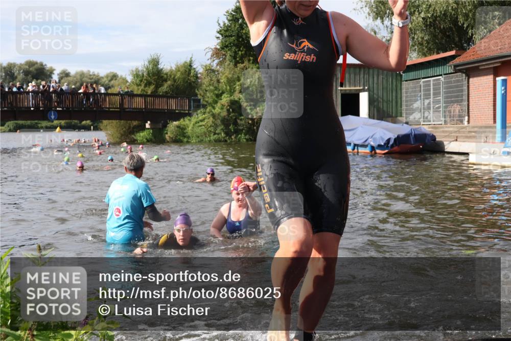 31.08.2025 - Elbe Triathlon Hamburg Luisa Fischer http://msf.ph/oto/8686025 31.08.2025 10:42:29 Schwimmen 1398, 1399, 1400, 1422, 1458 meine-sportfotos.de