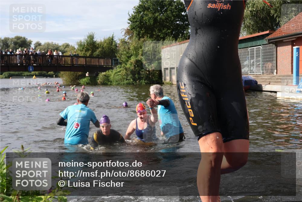 31.08.2025 - Elbe Triathlon Hamburg Luisa Fischer http://msf.ph/oto/8686027 31.08.2025 10:42:29 Schwimmen 1398, 1399, 1400, 1422, 1458 meine-sportfotos.de