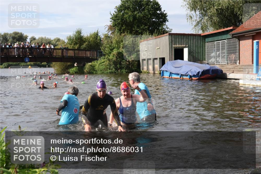 31.08.2025 - Elbe Triathlon Hamburg Luisa Fischer http://msf.ph/oto/8686031 31.08.2025 10:42:30 Schwimmen 1398, 1399, 1400, 1458 meine-sportfotos.de
