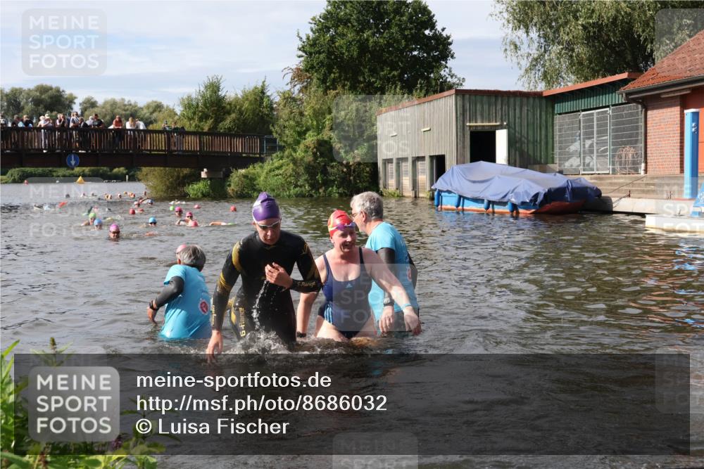 31.08.2025 - Elbe Triathlon Hamburg Luisa Fischer http://msf.ph/oto/8686032 31.08.2025 10:42:30 Schwimmen 1398, 1399, 1400, 1458 meine-sportfotos.de