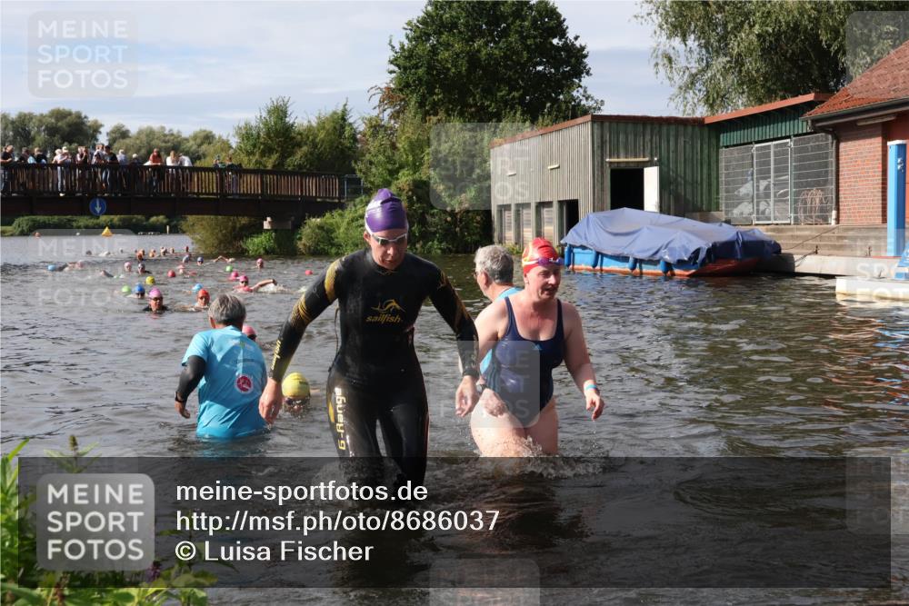 31.08.2025 - Elbe Triathlon Hamburg Luisa Fischer http://msf.ph/oto/8686037 31.08.2025 10:42:31 Schwimmen 1398, 1399, 1400, 1458, 1495 meine-sportfotos.de