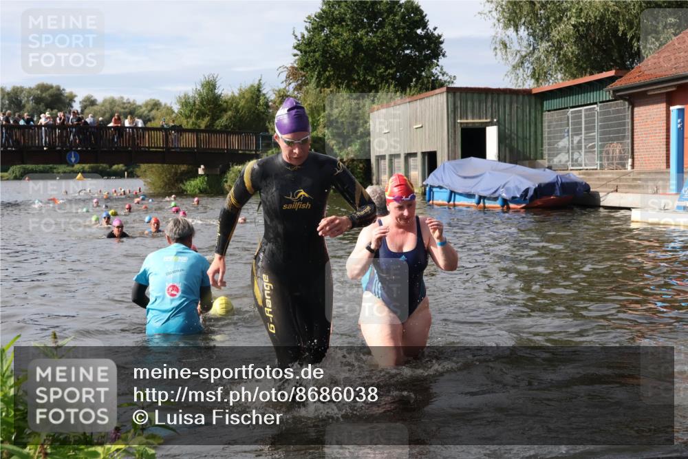 31.08.2025 - Elbe Triathlon Hamburg Luisa Fischer http://msf.ph/oto/8686038 31.08.2025 10:42:32 Schwimmen 1398, 1399, 1400, 1458, 1495 meine-sportfotos.de