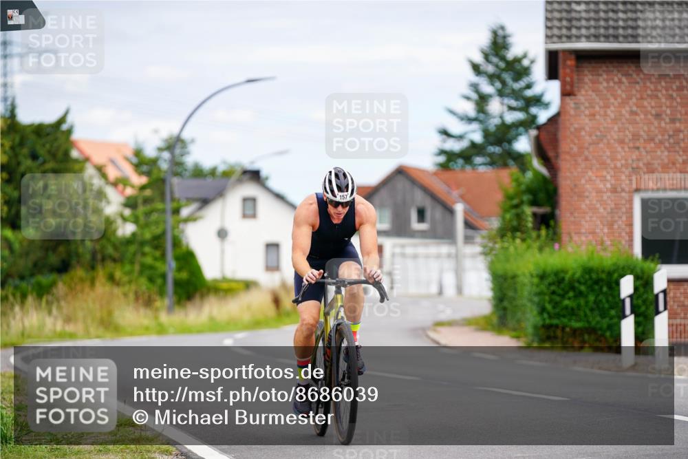 31.08.2025 - Elbe Triathlon Hamburg Michael Burmester http://msf.ph/oto/8686039 31.08.2025 14:15:49 Radfahren 157 meine-sportfotos.de