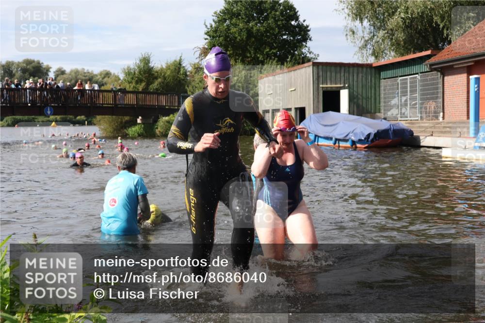 31.08.2025 - Elbe Triathlon Hamburg Luisa Fischer http://msf.ph/oto/8686040 31.08.2025 10:42:32 Schwimmen 1398, 1399, 1400, 1458, 1495 meine-sportfotos.de