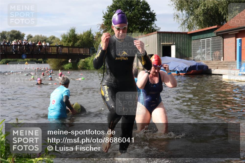 31.08.2025 - Elbe Triathlon Hamburg Luisa Fischer http://msf.ph/oto/8686041 31.08.2025 10:42:32 Schwimmen 1398, 1399, 1400, 1458, 1495 meine-sportfotos.de