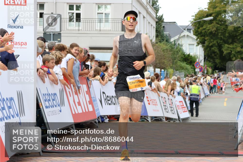 31.08.2025 - 21. Blankeneser Heldenlauf Strokosch-Dieckow http://msf.ph/oto/8686044 31.08.2025 12:00:19 Ziel 5146, 4218, 4304 meine-sportfotos.de