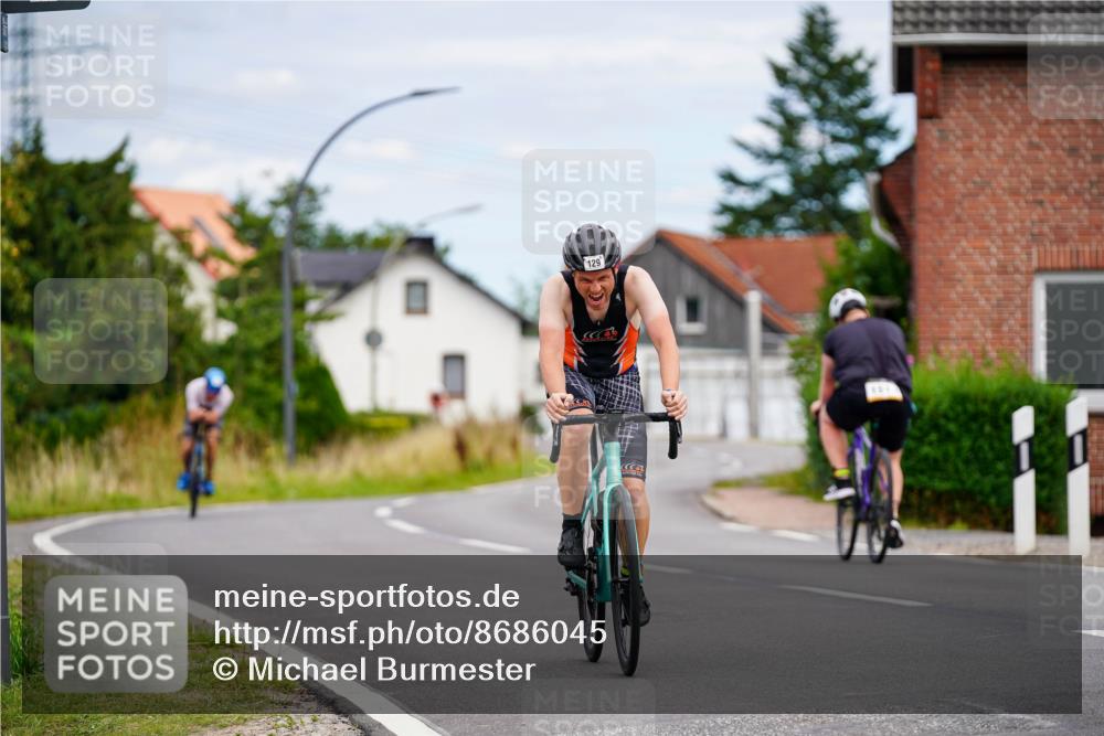 31.08.2025 - Elbe Triathlon Hamburg Michael Burmester http://msf.ph/oto/8686045 31.08.2025 14:16:06 Radfahren 122, 129 meine-sportfotos.de