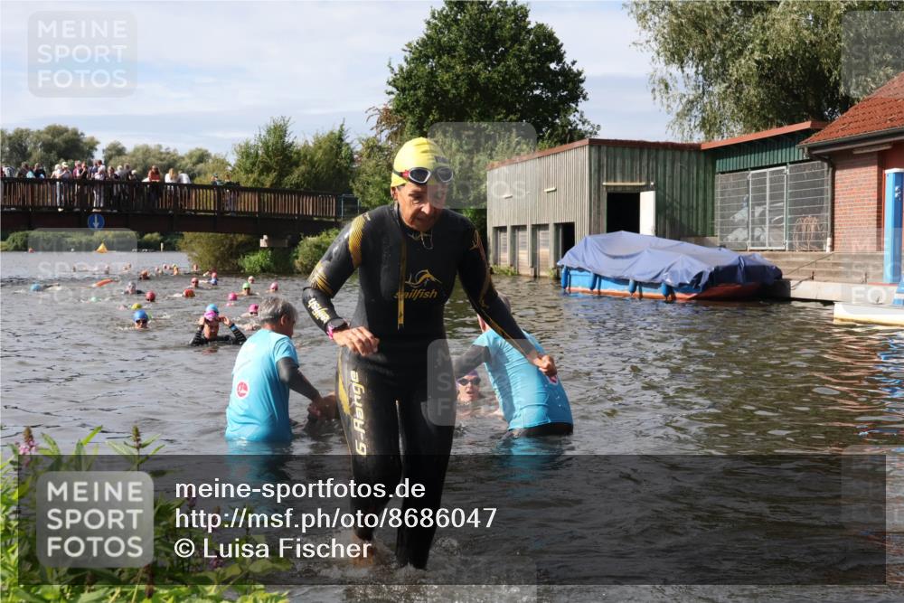 31.08.2025 - Elbe Triathlon Hamburg Luisa Fischer http://msf.ph/oto/8686047 31.08.2025 10:42:38 Schwimmen 1390, 1399, 1457, 1495 meine-sportfotos.de