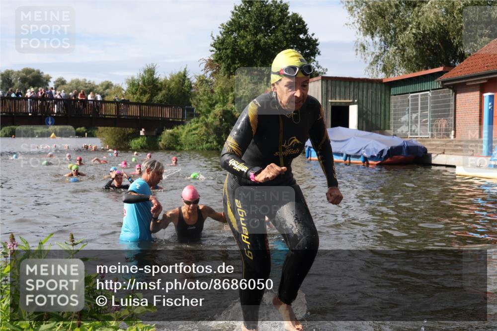 31.08.2025 - Elbe Triathlon Hamburg Luisa Fischer http://msf.ph/oto/8686050 31.08.2025 10:42:39 Schwimmen 1390, 1399, 1457, 1495 meine-sportfotos.de