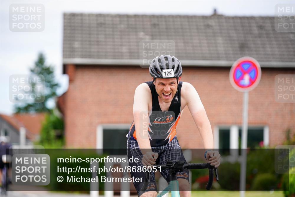 31.08.2025 - Elbe Triathlon Hamburg Michael Burmester http://msf.ph/oto/8686051 31.08.2025 14:16:07 Radfahren 122, 129 meine-sportfotos.de