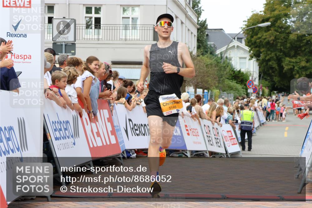 31.08.2025 - 21. Blankeneser Heldenlauf Strokosch-Dieckow http://msf.ph/oto/8686052 31.08.2025 12:00:19 Ziel 5146, 4218, 4304 meine-sportfotos.de