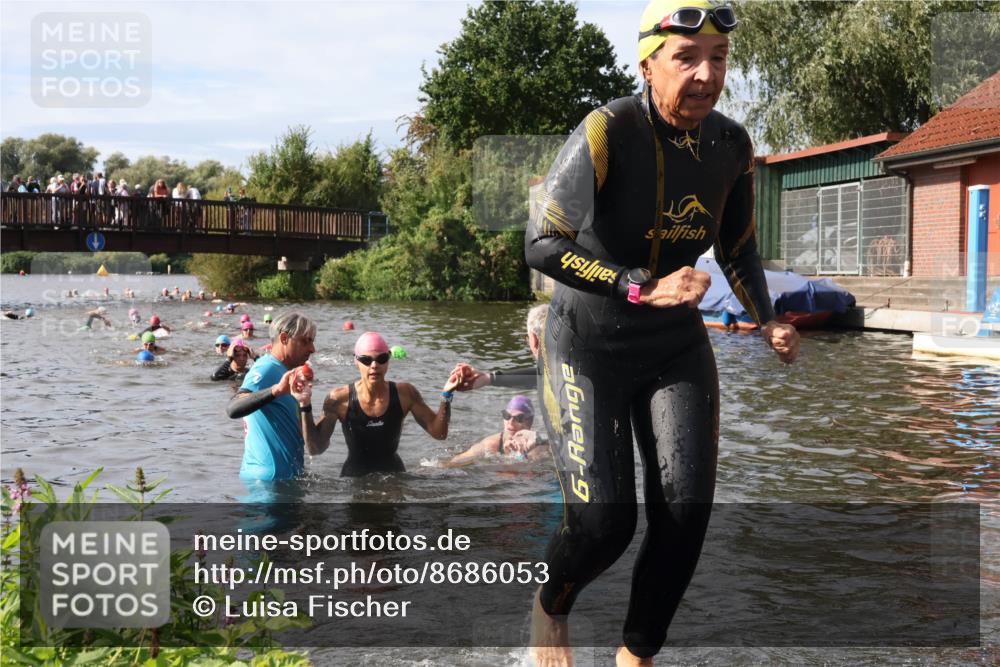 31.08.2025 - Elbe Triathlon Hamburg Luisa Fischer http://msf.ph/oto/8686053 31.08.2025 10:42:39 Schwimmen 1390, 1399, 1457, 1495 meine-sportfotos.de