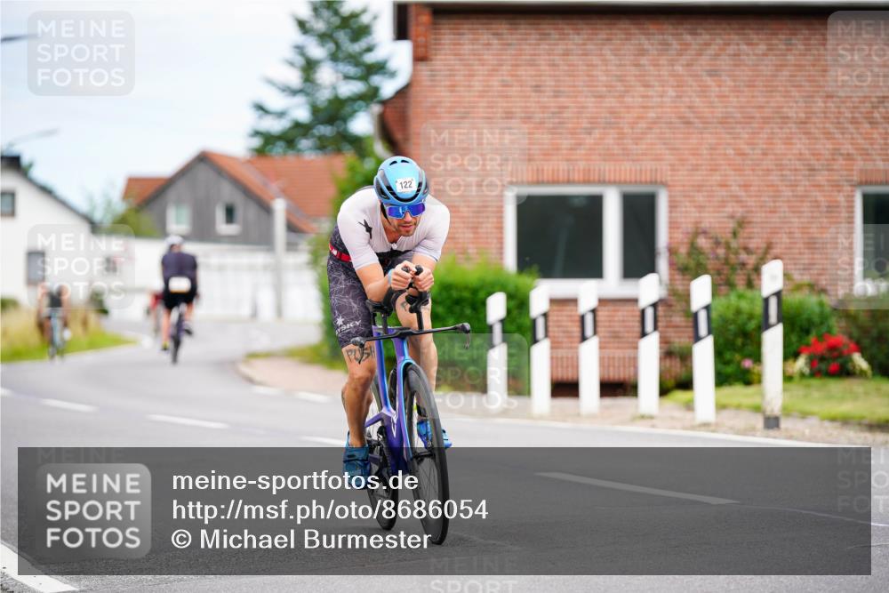31.08.2025 - Elbe Triathlon Hamburg Michael Burmester http://msf.ph/oto/8686054 31.08.2025 14:16:09 Radfahren 122, 129 meine-sportfotos.de
