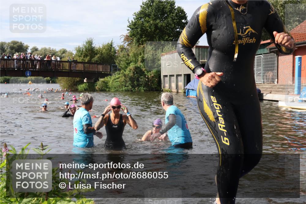 31.08.2025 - Elbe Triathlon Hamburg Luisa Fischer http://msf.ph/oto/8686055 31.08.2025 10:42:39 Schwimmen 1390, 1399, 1457, 1495 meine-sportfotos.de