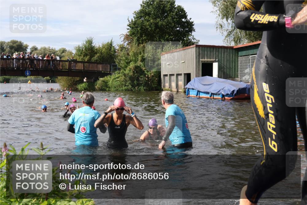 31.08.2025 - Elbe Triathlon Hamburg Luisa Fischer http://msf.ph/oto/8686056 31.08.2025 10:42:40 Schwimmen 1390, 1399, 1457, 1495 meine-sportfotos.de